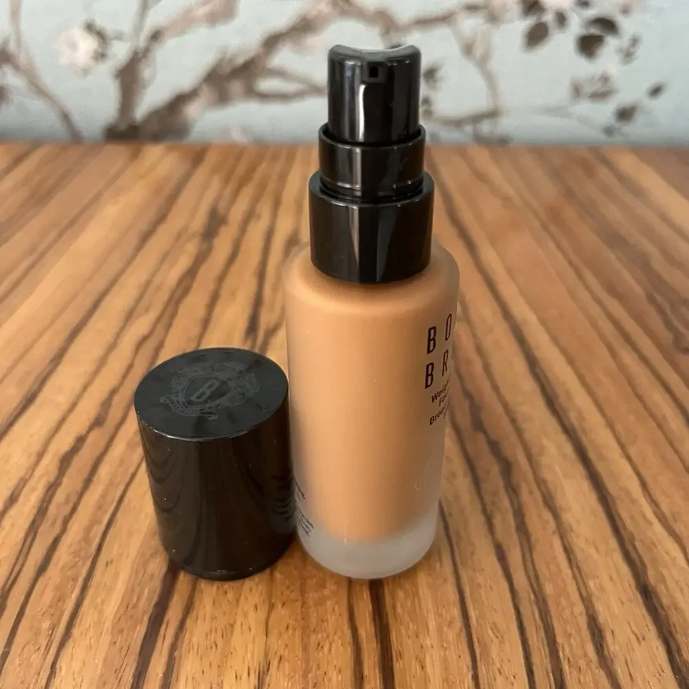 Bobbi Brown Weightless Skin Foundation SPF 15 Neutral Almond